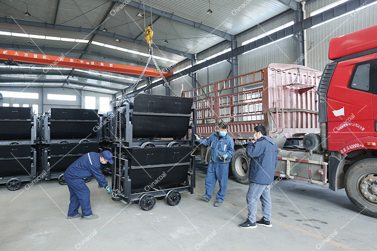 China Coal Group A Batch Of Hydraulic Props, Flat Cars Mining Equipment Sent Nationwide