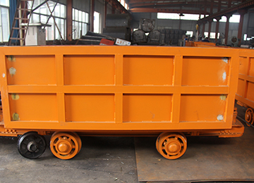 What Are The Components Of The Side Dump Mine Car Structure?