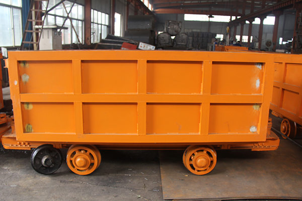 What Are The Components Of The Side Dump Mine Car Structure?